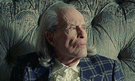 Kenneth Anger, pai do cinema queer, dos clipes e literatura de fofoca, morre aos 96 anos